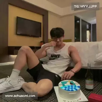 劳麟非